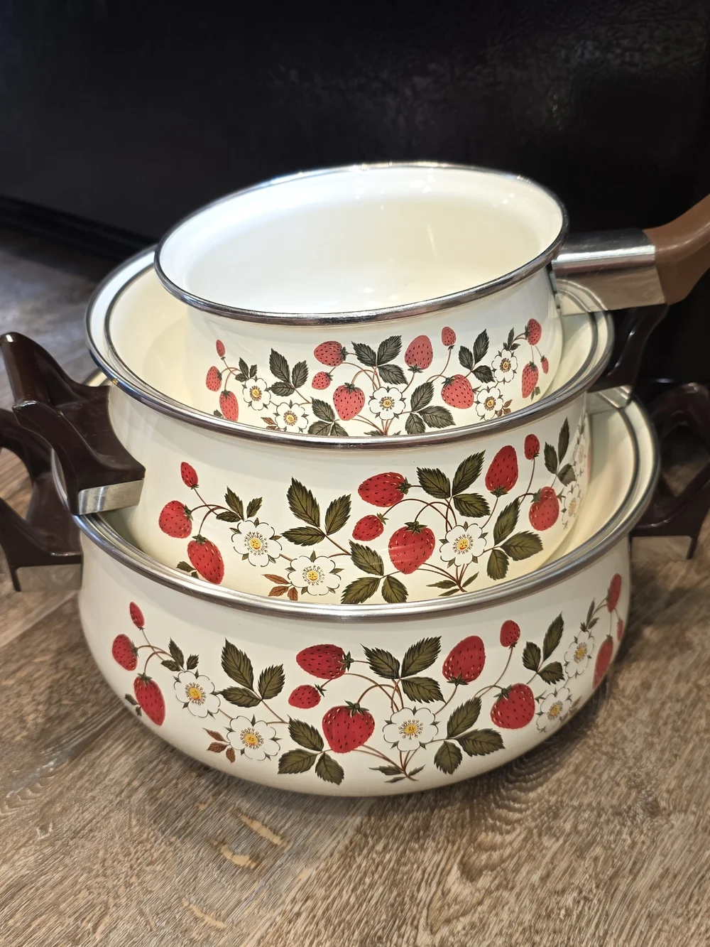 Sheffield Classic Strawberry Enamel Saucepan Set Vintage With Lids